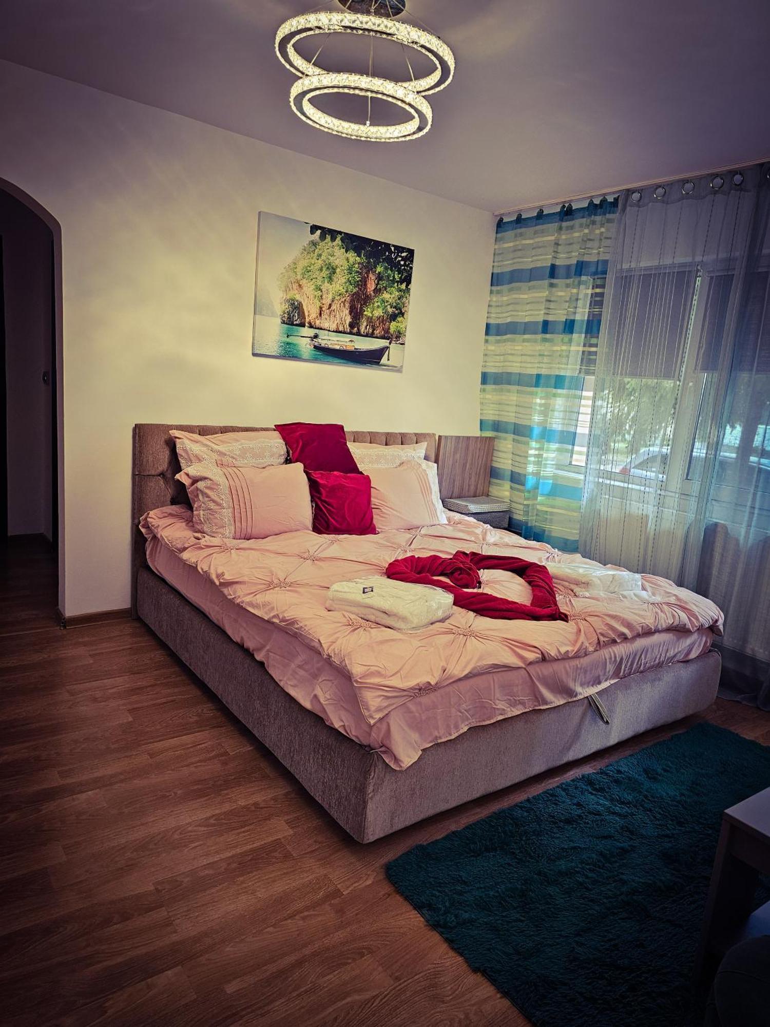 Mony Apartaments Roman Екстер'єр фото