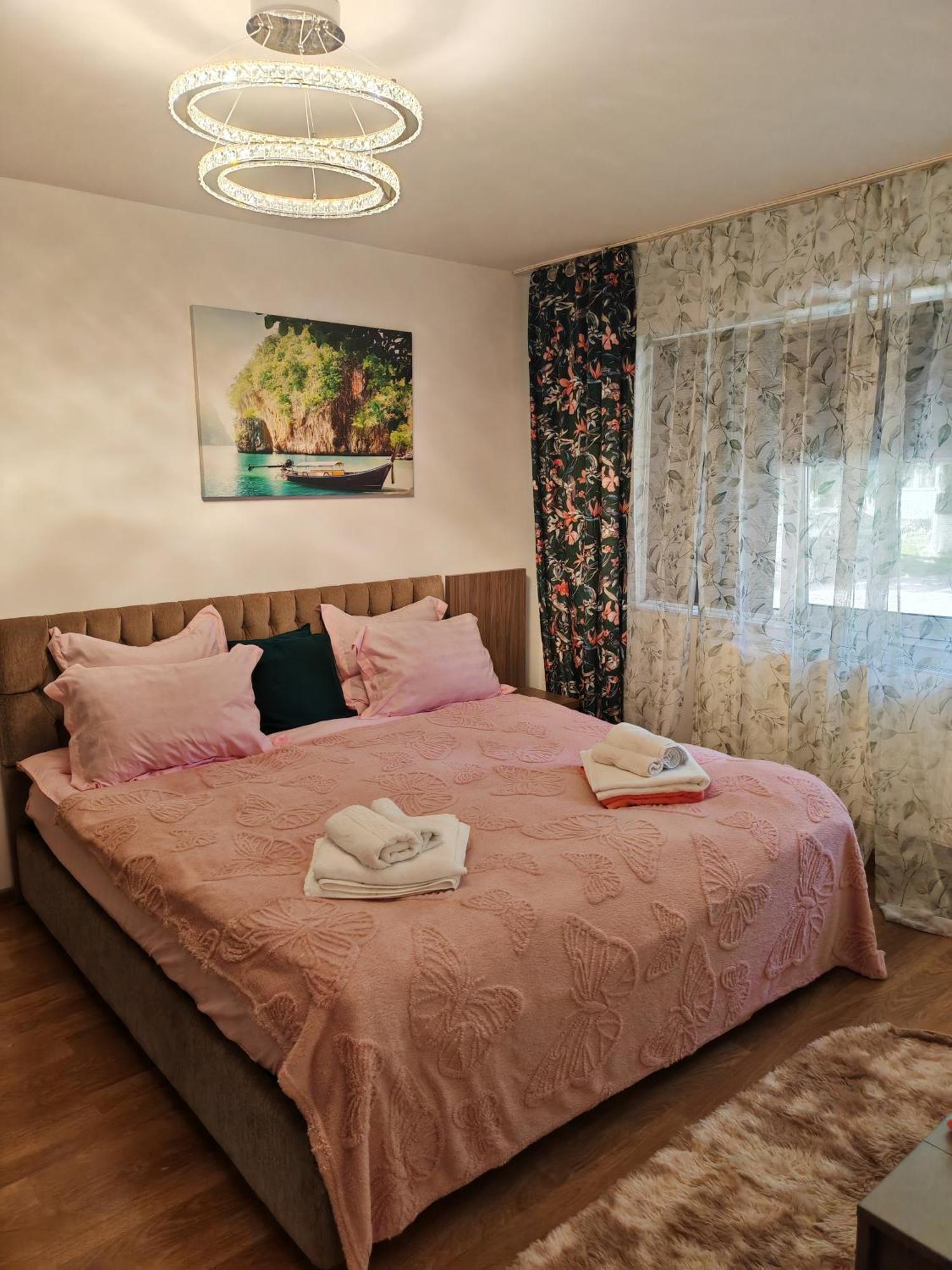 Mony Apartaments Roman Екстер'єр фото